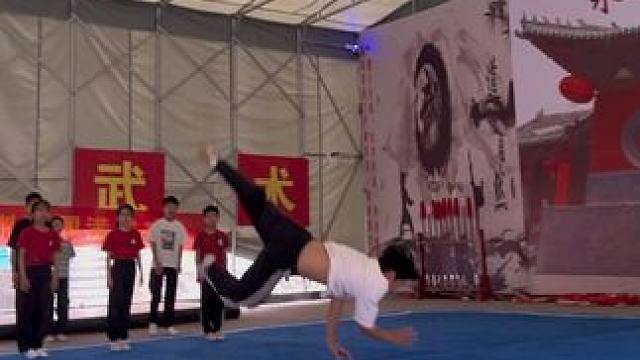 小男孩下课后表演武术，一套动作行云流水。太帅了！ #武术#一套动作行云流水 #传统文化