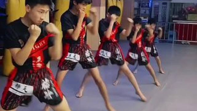 鱼台黑带精英综合格斗
自由搏击训练
#少儿散打搏击