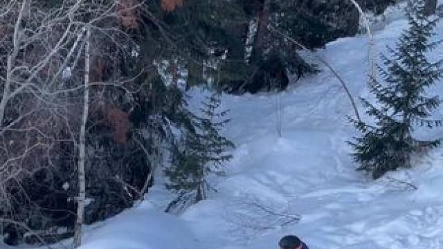 从小在山里长大的我，对大山的热爱是不言而喻的！#单板女孩  #旅行推荐官 #户外 #滑雪#极限运动