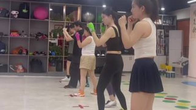 喜欢健身打拳减脂瘦身的来感受一下打拳的乐趣健身防身 #创作灵感 #临汾散打搏击 #拳击 #好身材练起