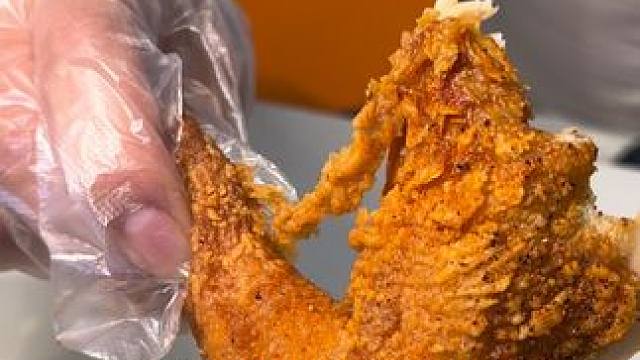 美味基两只鸡+三杯可乐团购49.9元#炸鸡汉堡 #优惠活动火爆进行中 #同城热点 #抖加小助手热门 