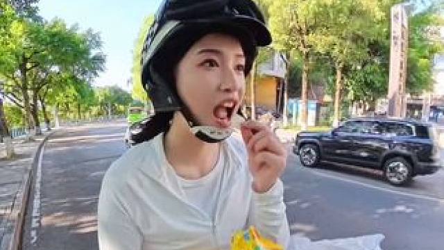 第一次坐仿赛后座没什么经验没错吧f就是有点撑 隔～ 再来点小烧烤就更舒服了#无极rr660s #摩托