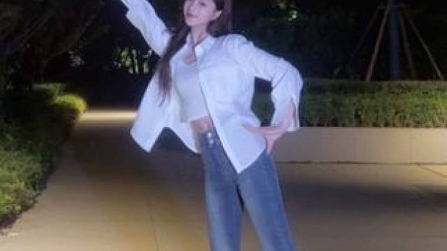 萤火虫点亮夜的星光～ #舞蹈 #荷塘月色 #傣族舞 #终于轮到民族舞来展示了