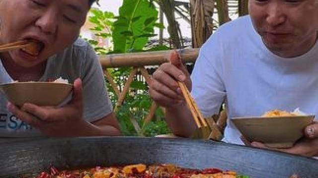 鳝鱼甲鱼泥鳅一锅炖，这道河三鲜下饭香迷糊了！ #新农人计划2025 #人间烟火 #大山里的美食 #抖