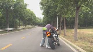 我的貴人怎么變賤人了 #機(jī)車 #兄弟#撞車