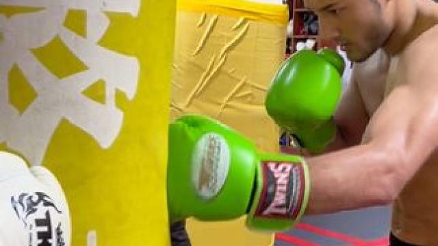 最近拳馆八周年店庆活动，考虑来练拳的抓住机会，有超优惠折扣
#秀出我的硬核实力 #自由搏击 #打拳 