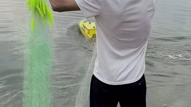 #户外捕鱼 #河边随拍 #捕捞现场  #丝网捕鱼