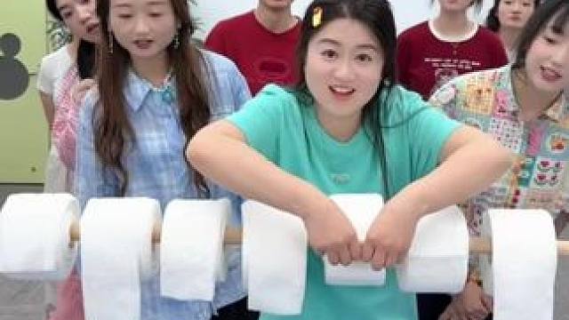 拉出什么给什么，哈哈好玩 #办公室搞笑 #盲选 #真会玩系列