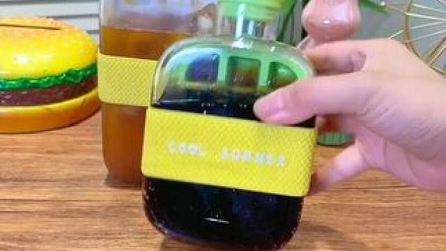 #夏日冰饮 按压式冰格，家用食品级冰箱制冰器 #冰格制冰盒  #制冰机  #自制冰块  #制冰机冰块