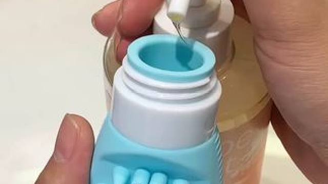 分装瓶洗头刷 旅行分装瓶多功能硅胶出差分装瓶便捷自带洗脸洗头刷软挤压式空瓶 #卫生间好物 #清洁神器