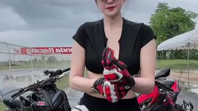 表妹说喜欢骑雅马哈的#机车 #无不良导向