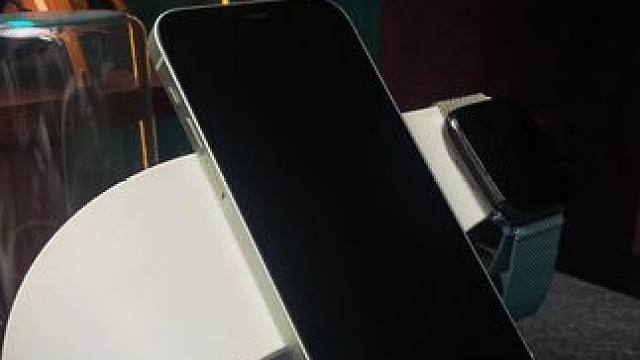 给苹果全家桶同时充电还不用线，真的是太爽了 #三合一无线充 #无线充电