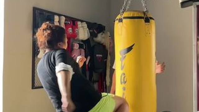 #暴汗燃脂瘦全身 
一节泰拳课程内包含：协调性训练、敏捷性训练、反应性训练、动作技术练习不仅可以满足