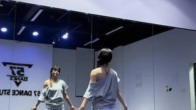 这样充满正能量的舞希望我的粉丝们多跳 #勇敢爱 #零基础学舞蹈 #qian茜编舞