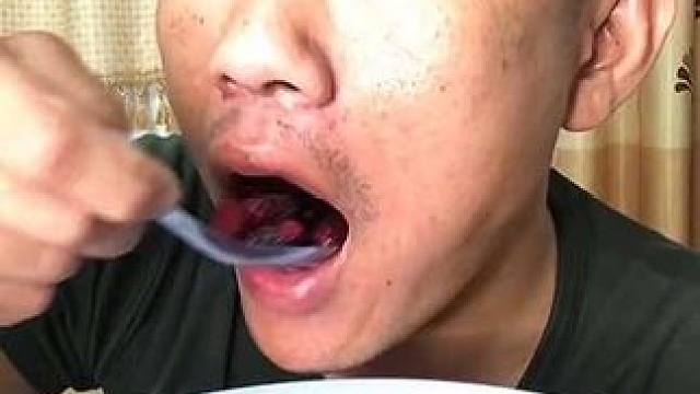 酸甜可口的新鲜桑葚 #美食 #泰国美食 #户外美食 #内容启发搜索