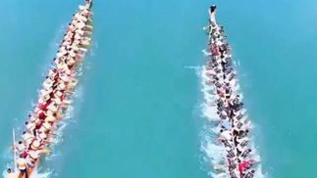 端午节龙舟主打一个重在参与，那气势振撼人心#年轻人开始爱上端午挂艾了 #凤梨酥 #端午节#划龙舟大赛