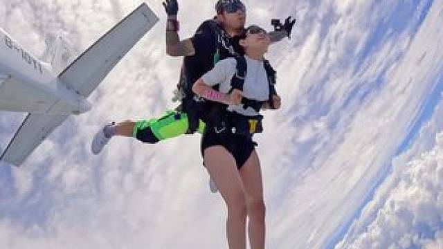 青春值得人生疯狂去体验！ #三亚 #跳伞 #享受自由 #出发永远是最有意义的事 #青春