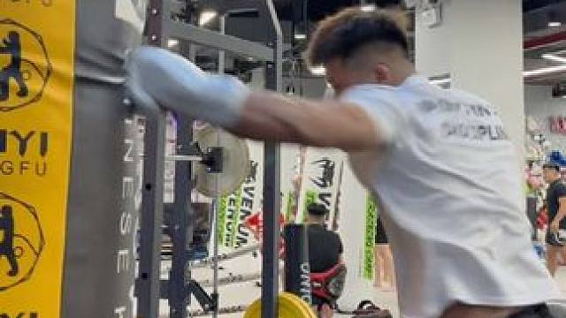 这拳够不够重？