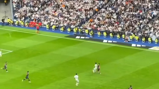 说实话 我觉得姆巴佩在场上的作用比维尼修斯大的多