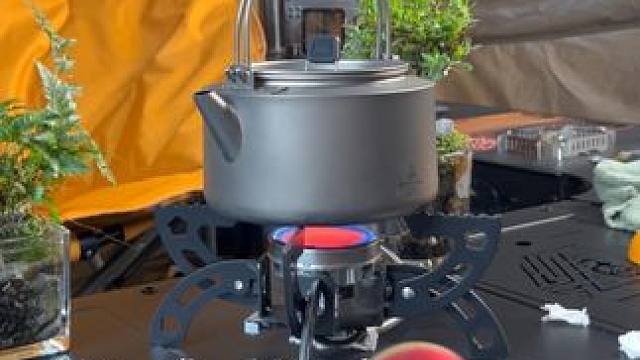 防风防泼水户外炉头 有风火力不衰减，防泼水，恶劣天气无惧风雨，户外露营，自驾旅行，适合所有户外场景，