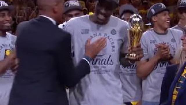 场均24.8分5篮板3.5助攻，西亚卡姆获得东决MVP拉里伯德杯！ #西亚卡姆 #步行者