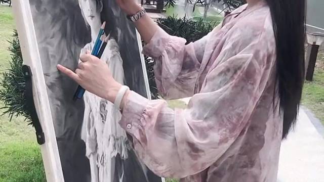 画画的萱萱 当然要有自己喜欢的事情啦