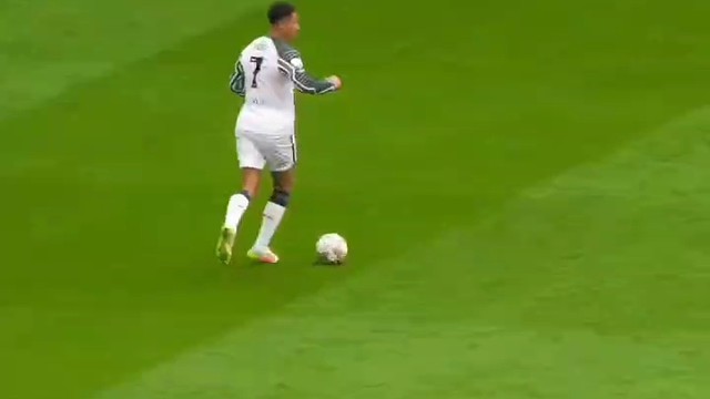 贝林厄姆19岁的弟弟乔布