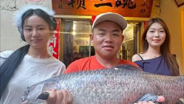 钓鱼换美食九江篇.两条巨青换饭，谁知老板娘竟然把鱼送了fl院.
