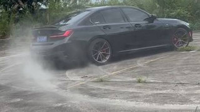 #漂移 #定圆漂移 #宝马三系 #黑武士 #封闭场地拍摄请勿模仿  好玩就是废胎 0 0