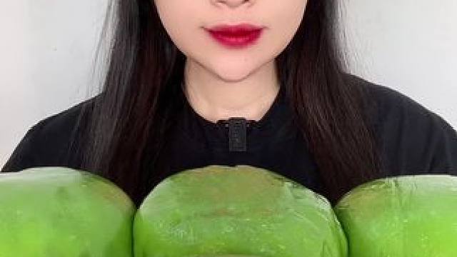 #青团糯叽叽 奶酪青团 #熔岩巧克力 纯脂巧克力 冷热双吃 微甜微苦贼解馋 #这也太好吃了 #甜品 