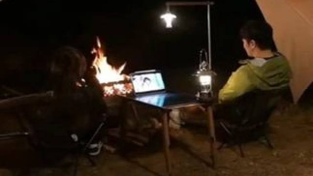 情侣在户外用帐篷搭建一个温馨的小屋 #户外露营 #治愈系慢生活 #汽车露营 #解压