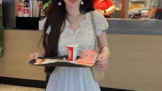 当博主穿搭回归现实生活 #小裙子是夏天的入场券 #今日份ootd #超仙连衣裙 #小个子穿搭 #今天