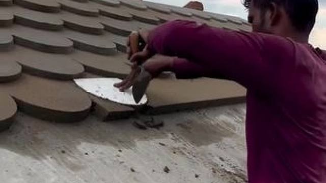 印度瓦匠制作的屋顶工艺！ #制作过程 #手艺人 #手工打造 #施工工艺