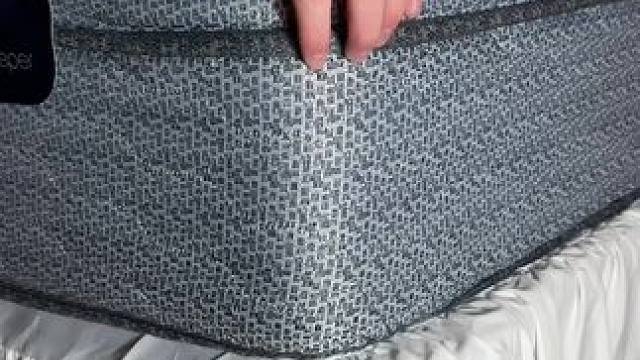 找到的这款隐形床单固定器真的太好用了，不伤床单不留痕迹，床垫下面一压就能一直重复使用了！