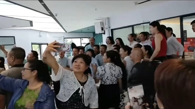 我们公司滴小伙子！