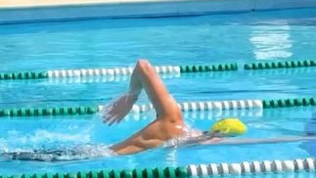 自由泳二拍腿动作轻松又很走水‍♀️沉浸式欣赏一下！ #游泳馆 #自由泳 #游泳 #自由泳训练