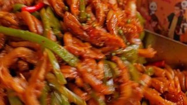 低价清货一批贡菜鸭掌了！！ 品质不变，现在加量还降价了！之前说吃不起的朋友，这回不要错过咯！#好吃到