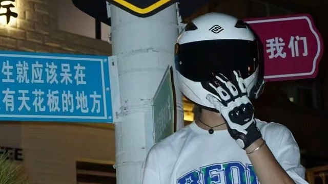 感动她的不是钱 但是感动需要钱