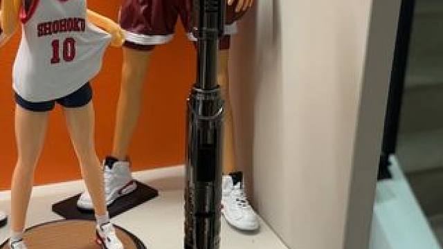 没有男生会拒绝这么酷的光剑打火机~ #有男生会拒绝这个玩具吗 #打火机