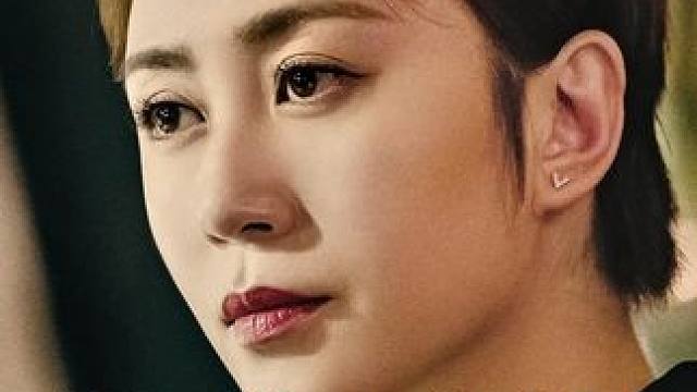 阳光下的一切，未必如表面和谐，你敢把手机“翻面”吗？ #第一视角解说 #电影推荐 #马丽