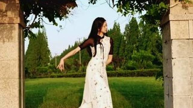 天葩飞堕广寒宫片片清香引碧空 #即兴 #舞蹈 #古风 #天上掉下个林妹妹