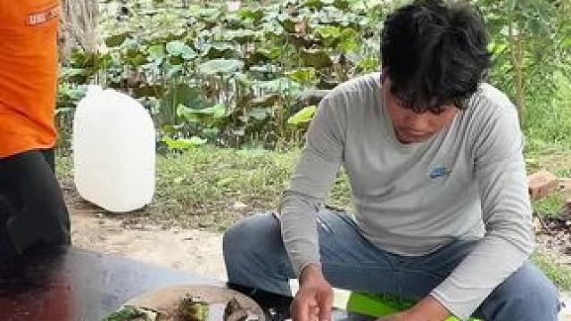 东南亚矮子 #原创视频 #农村美食记录生活 #野外生活 #乡村美食 #姜还是老的辣