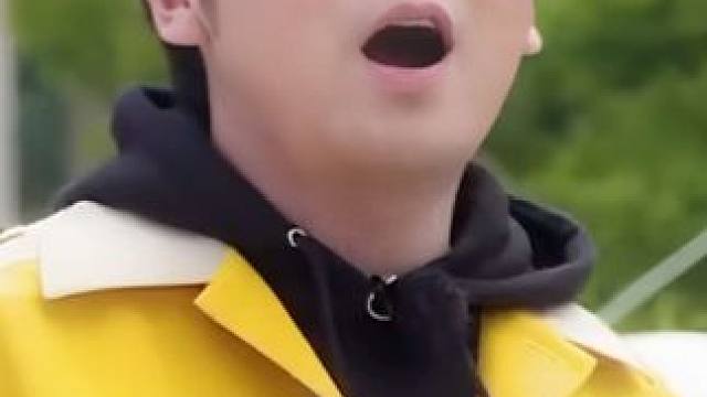 #雷佳音：我一个鲤鱼打挺，叭一下就起来，你信吗