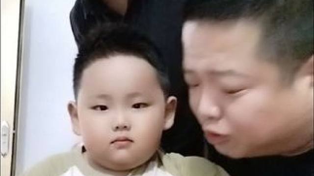 我只是想尝尝西瓜甜不甜#妈呀太香了 #一起吃西瓜