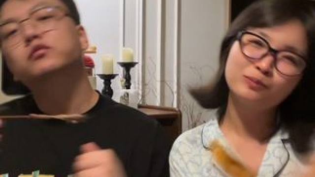 是不是女生都很擅长各种口是心非 #情侣日常 #尽兴买出生活高光#彩棠小圆管粉底液#彩棠