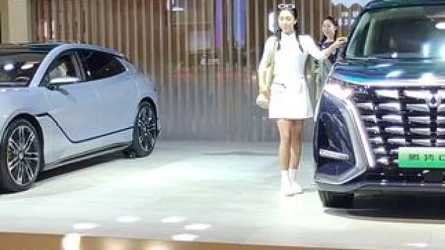 家人们！青岛国际车展来了。二十四届老品牌，12.34元可逛遍展馆，扫码入场。场地大车型多，不来亏，冲