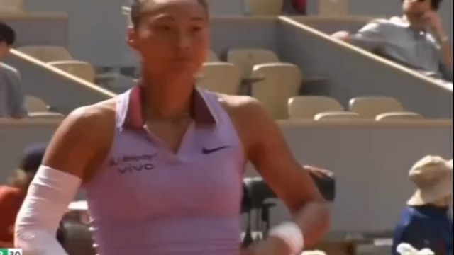 #网球 郑钦文vs萨巴伦卡