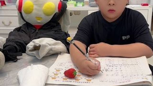 我就说在监控里看着这姿势挺奇怪，半个小时都不动，让你写个作业给我玩上金蝉脱壳了？#金牌育言家 #我的