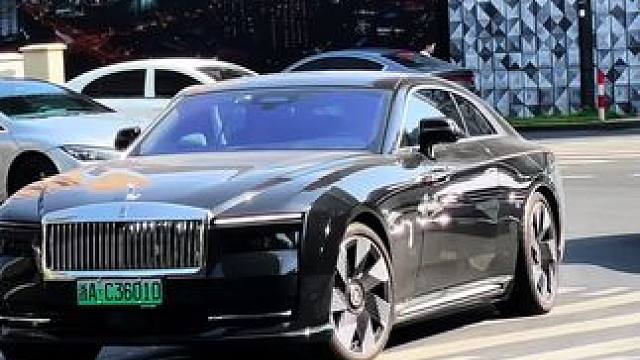 什么样的实力，能买的起最贵的电动汽车劳斯莱斯闪灵#dou是好车 #劳斯莱斯闪灵 #杭州万象城