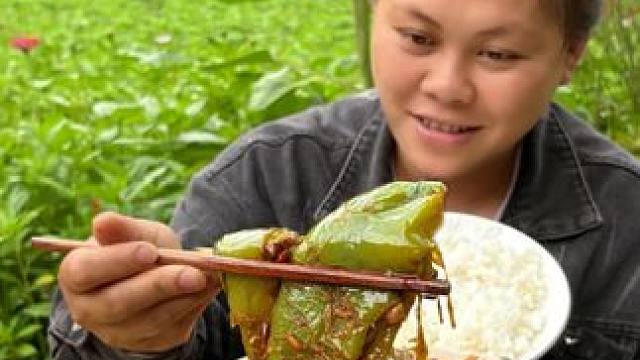 今天用辣椒和鸡蛋做两个美味下饭菜 #美食 #农村生活